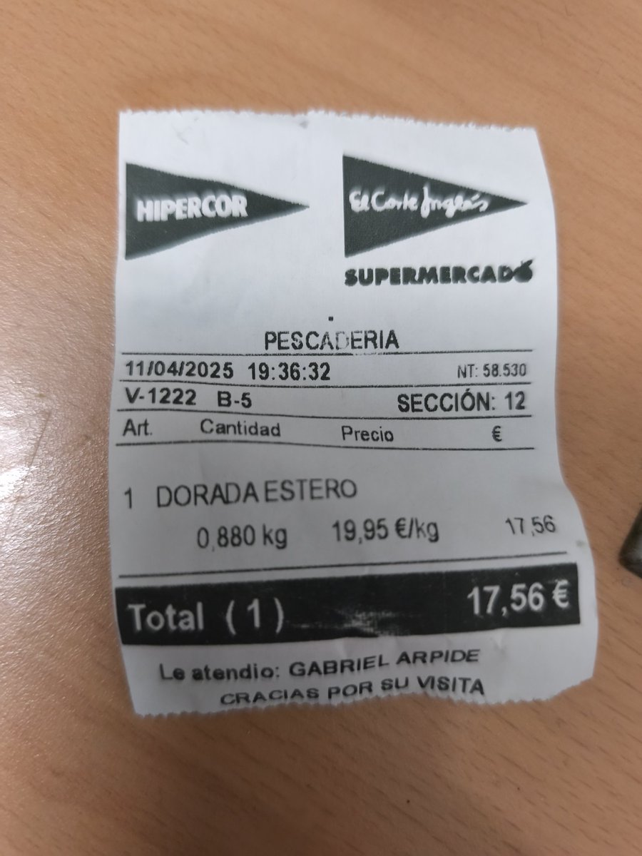 Tinideflow's tweet photo. Primera vez en mi vida que compro un pescado y no me quitan ni una sola escama. Gracias @elcorteingles #Santander https://t.co/5Vvit0kCKJ