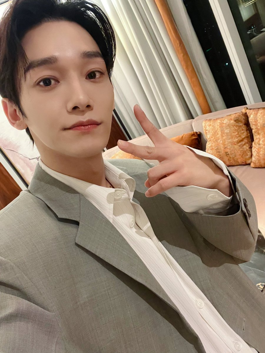 tbestJD's tweet photo. he’s so handsome https://t.co/ACaqBreTaQ