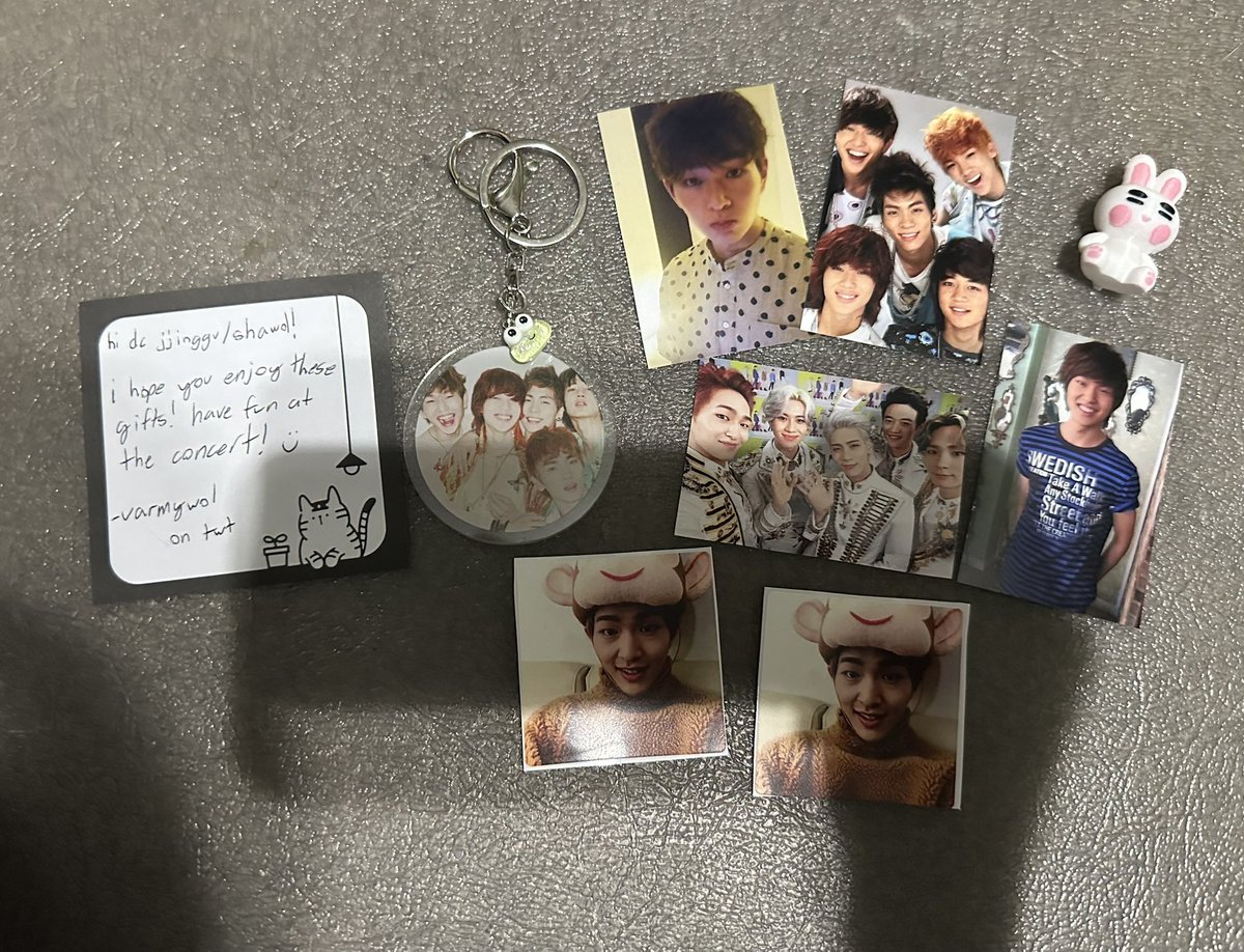 minhoceptions's tweet image. hiii dc jjinggu/shawols!!! i’m starting my freebie bags!! i’ll have:

30 keychains
50 jjingguking figures
100 stickers
40 photocards

i’ll be splitting everything into 40ish bags, i hope i can see you all there!!

#ONEW_THE_LIVE_CONNECTION 
#ONEWTHELIVE 
#ONEWTHELIVE_DC
#ONEW