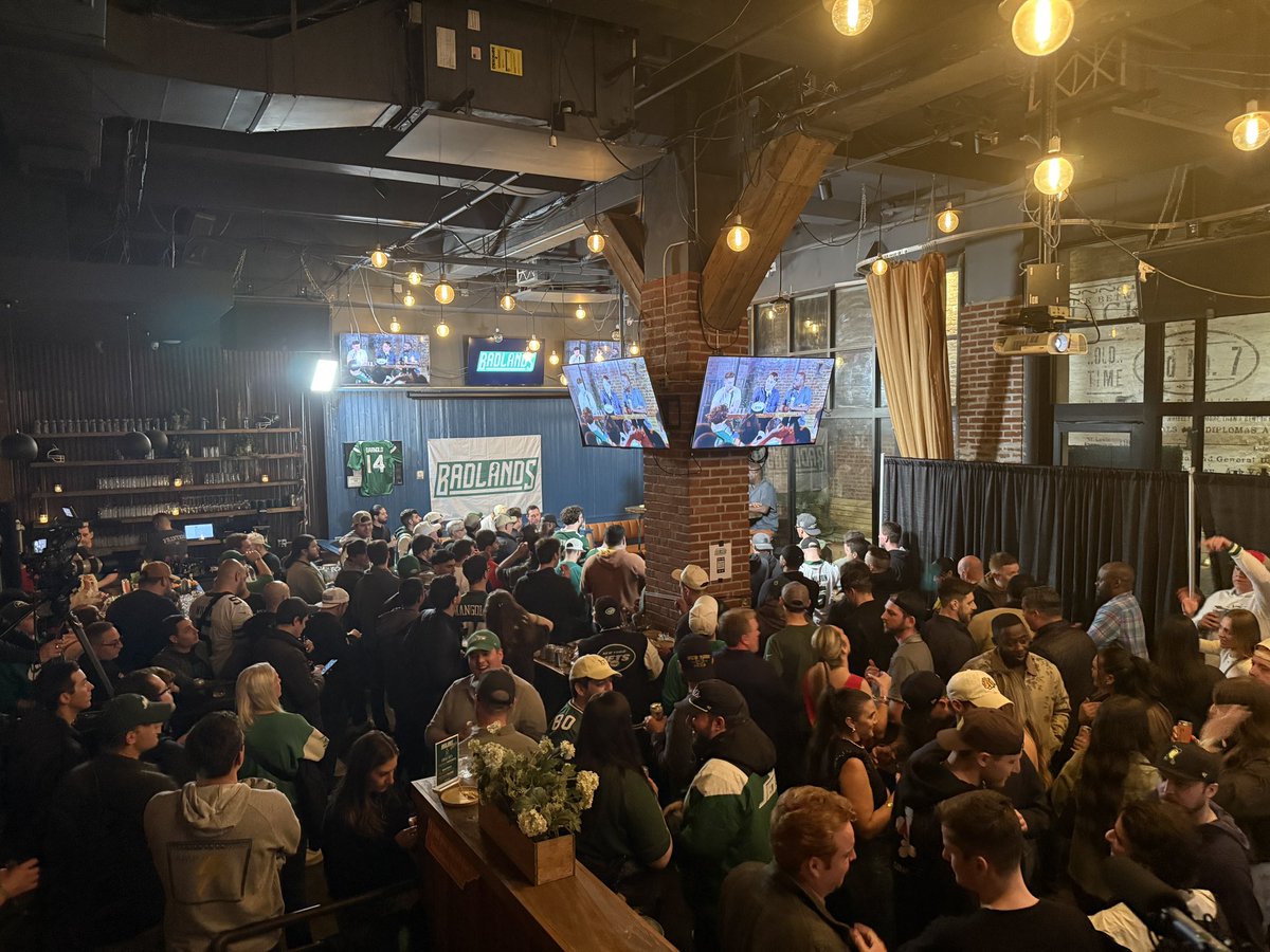 #BadlandsLive <a href="/BadlandsTOJ/">Badlands</a>