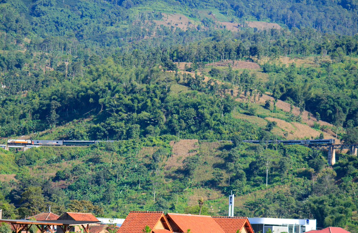 Melintas Jembatan Karikil

<a href="/KAI121/">Kereta Api Indonesia</a> <a href="/keretaapikita/">Kereta Api Kita</a> <a href="/argothrottle/">Argo Throttle</a> <a href="/jurnalrailfans/">Jurnal Railfans Media</a> <a href="/semboyan35com/">semboyan35™ Indonesian Railfan</a> <a href="/instrail_id/">Instrail</a> <a href="/garut_railfans/">Garut Railfans</a> <a href="/asmaraism/">Asmara</a> <a href="/mas_didiek/">Didiek Hartantyo</a> <a href="/kabarpenumpang/">KabarPenumpang</a>