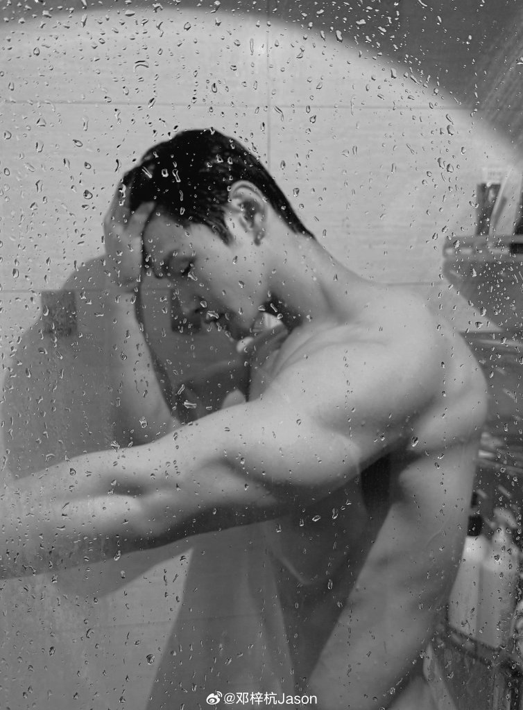 JBeng_'s tweet photo. ㅤ 

                                         Cold bath 

             ㅤ https://t.co/pWN4whHUAB