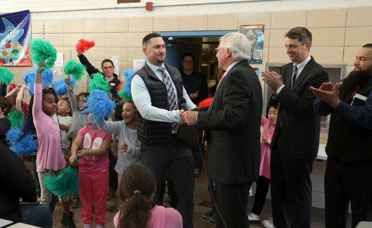 pvdschools's tweet photo. Congratulations to Vartan Gregorian Principal Matthew Brown who was recognized with an Outstanding First Year Principal Award by @RIprincipals RIASP yesterday! Mr. Brown has led transformation through academic growth, data-driven instruction and an engaged community. #smartfox https://t.co/qZvuRxRHNS