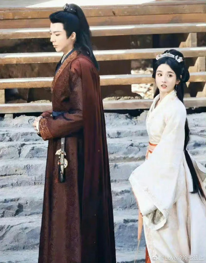 fandoestrans's tweet photo. Did someone say size difference? 🤭🤭🤭👀👀👀

#LiuYuning #SongZuer
#ThePrisonerOfBeauty 🔜🤞 https://t.co/Sb0AGGr1E5