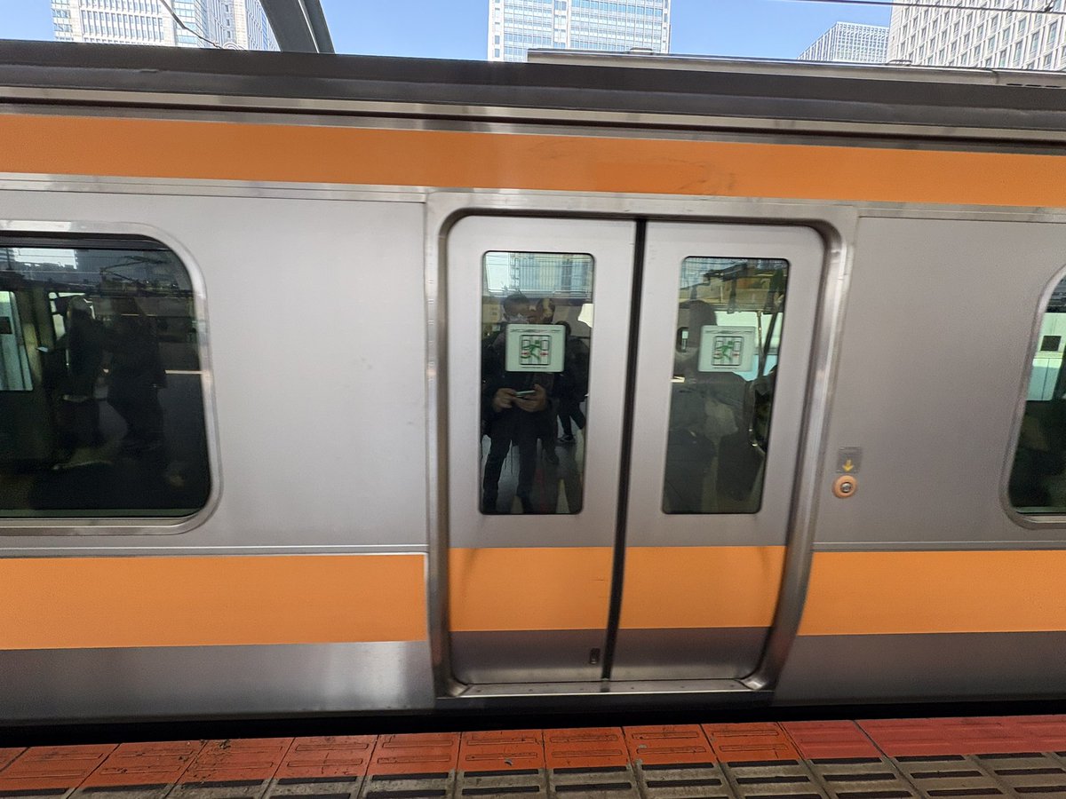 電車といえば
この色が落ち着くぅ〜