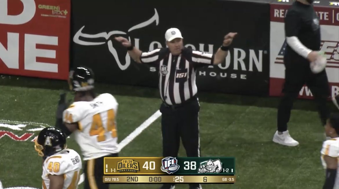 OffTheWallFB's tweet photo. Remember kids, Indoor Football is #slow, #lowscoring & #FieldGoalHeavy
#IFL https://t.co/eVxQQCUUIv