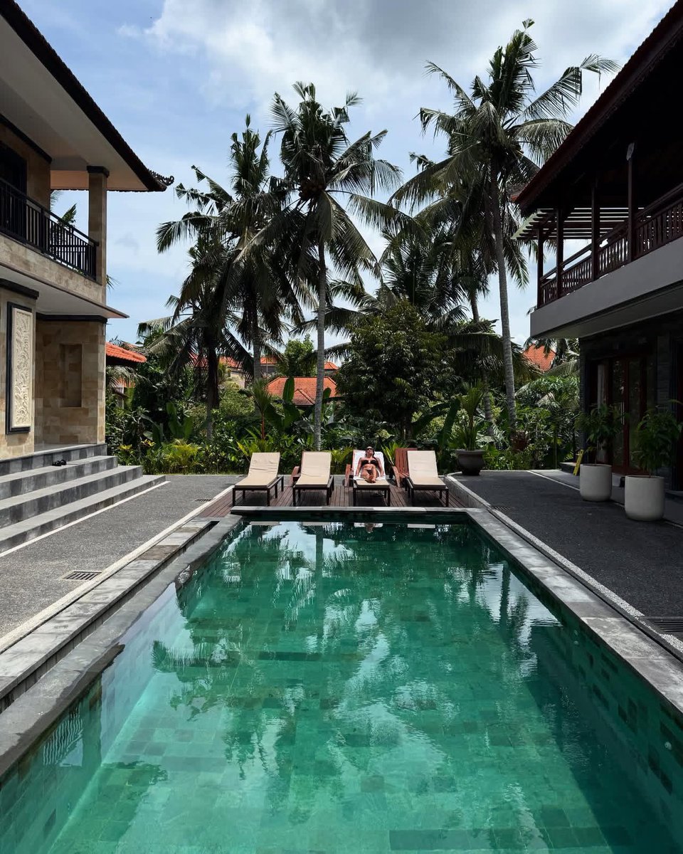 MissAdriSmith's tweet photo. ☀️🌴 #bali #indonesia #poolday #baliisland #baligirl #island #balidaily #islandgirl https://t.co/0uv3sd938k