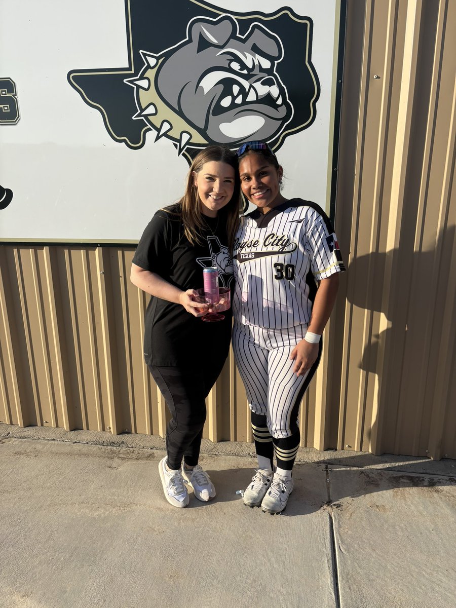 Beautiful weather for some RC softball/baseball! ☀️ Royse City Volleyball is out cheering on Royse City Softball and Baseball teams tonight against North Forney! ⚾️🥎 #oneRC

And shoutout to two of our RCVB coaches for being selected for RCSB Teacher Appreciation Night!!!