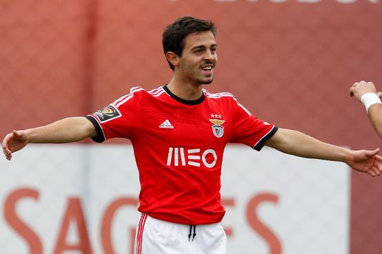 Se era bom ver o Bernardo no Tugão? Óbvio. 

Se vai ser queimado porque "não pressiona" ou "não tem a raça", é claro.