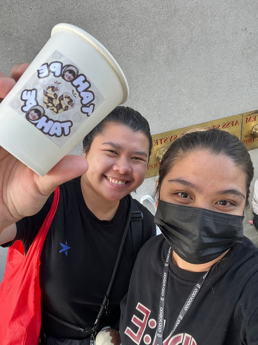 armyyahph's tweet photo. WE’RE HERE AT STRAPPING AREA, Pacific Drive. In front of Funhan Mart 💜

Get your free #taHOPEEEEEEE (Free Taho) 💜 (until supplies last only. Let’s go 💜

#HOPE_ON_THE_STAGE_TOUR_Manila #TheHOPEproject https://t.co/XQE2MmhL8d
