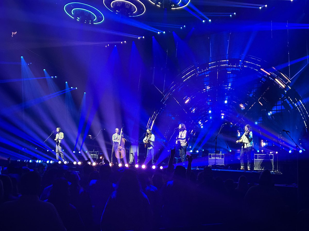 Experiencing Billy Strings live is a whole different vibe <a href="/hen_ease/">Hank Lockwood</a>