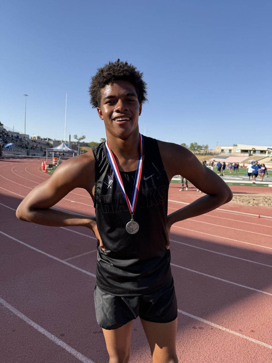 @HANKS Cross and Track (@hanksxc_tf) on Twitter photo Congratulations to Ky-Ri Bonner. He Qualified for Regionals in the 400 with a silver medal at the Area Championships. He also broke the school record in the 400 and ran his 47. We are proud of you. Time to get ready for Regionals. <a href="/HanksGutierrez/">Danny Gutierrez</a> <a href="/Coach_Veliz/">Coach Scott Veliz</a> <a href="/HanksAthletics/">THE KINGDOM ATHLETICS</a> Congratulations to Ky-Ri Bonner. He Qualified for Regionals in the 400 with a silver medal at the Area Championships. He also broke the school record in the 400 and ran his 47. We are proud of you. Time to get ready for Regionals. <a href="/HanksGutierrez/">Danny Gutierrez</a> <a href="/Coach_Veliz/">Coach Scott Veliz</a> <a href="/HanksAthletics/">THE KINGDOM ATHLETICS</a>