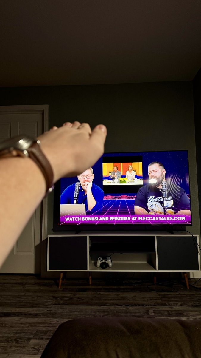 Macr0pus_Rufus's tweet photo. Perfect way to end the week watching #fleccastalks @fleccas https://t.co/nRcWf4VDww