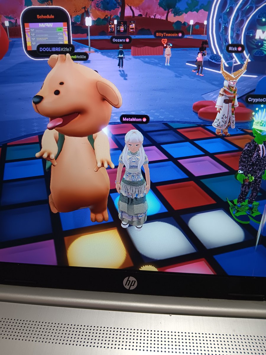 MarianMail43's tweet photo. @Decentralized44 @MyDogLibre Dancing with doggos in Decentraland @MyDogLibre #WalkTheWoof https://t.co/HUw9VvvMlM