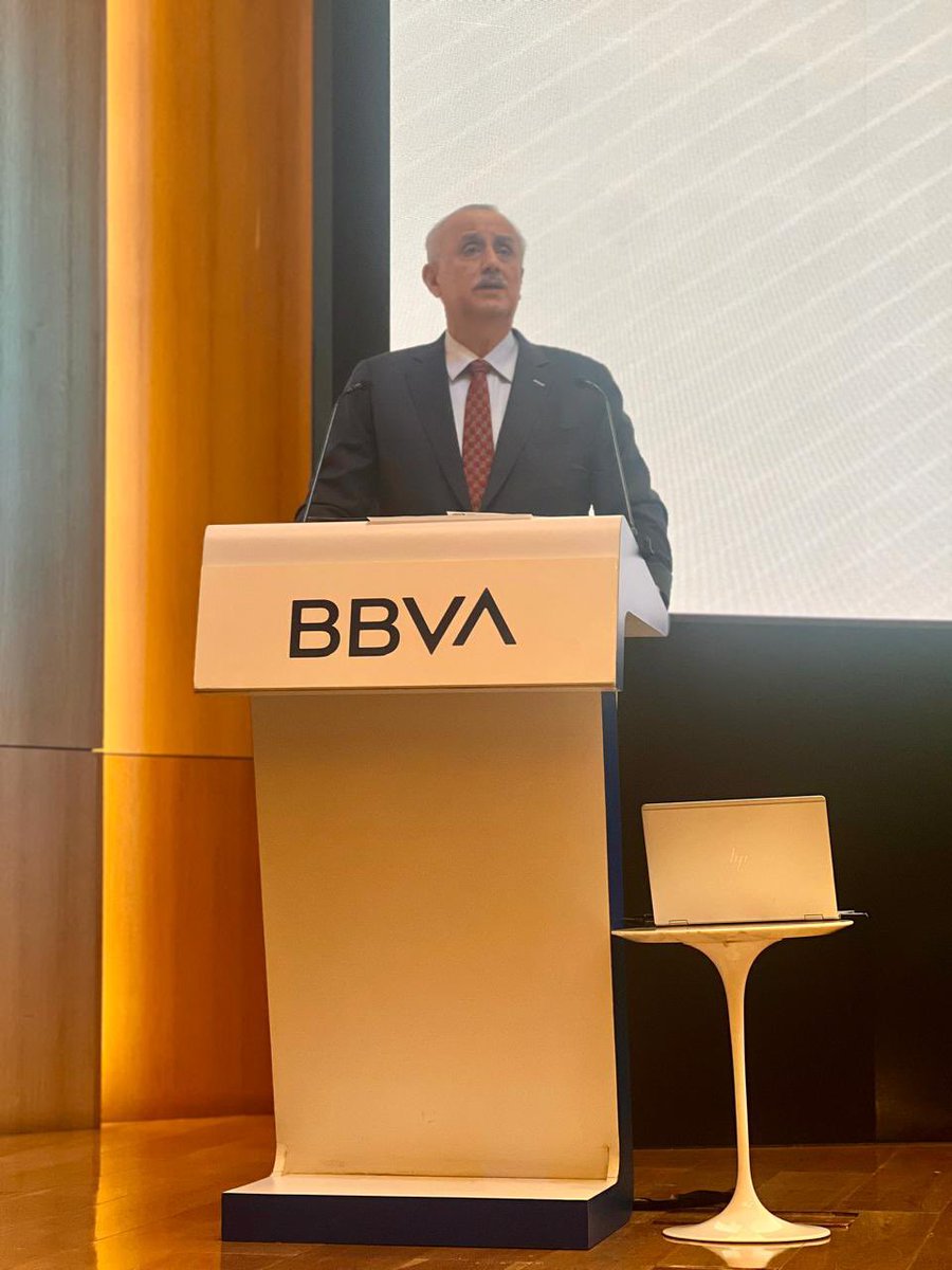 cmmerino's tweet photo. Participé en el Simposio “Rutas hacia un futuro descarbonizado en el sector aeronáutico”, refrendando el compromiso de @ASAMexico_mx con una aviación sostenible, basada en la economía circular.
Avanzamos con pasos firmes, transformando desafíos climáticos en soluciones reales. https://t.co/OZLdQ3yxJb