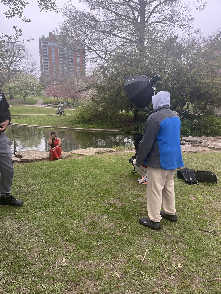 Thank you @tyz_eyez for volunteering to support our seniors who needed senior pics today! They were gorgeous and made our kids feel so special!