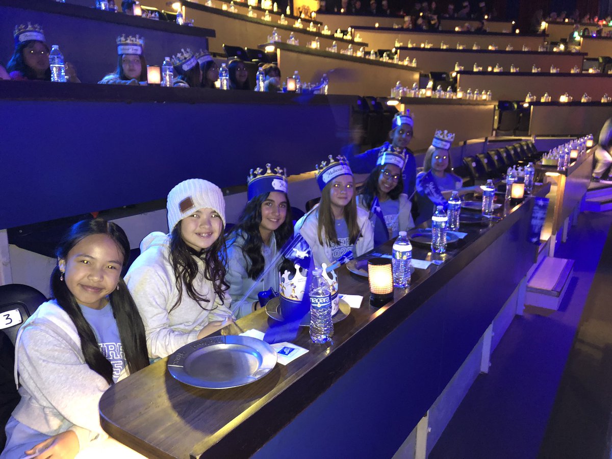 MsScanlon1's tweet photo. We had the best field trip today at Medieval Times! So proud of the way they represented El Sierra! #dg58pride https://t.co/W3fzq2JYxA