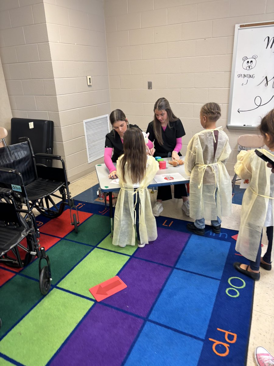 Oakland_HOSA's tweet photo. Thank you to @PittardPride for allowing our CCMA students to perform a teddy bear lab! We hope this helped the students feel more comfortable with going to the doctor! We had the best time!! @OaklandRCS @marshallj_ohs @smartin2020 @DrLeavyOHS https://t.co/VetHk42ama