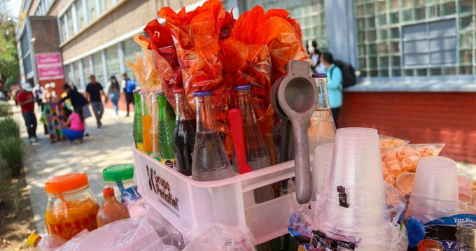 Poder del Consumidor (@elpoderdelc) on Twitter photo "La Universidad Panamericana y el ITAM han presentado amparos buscando no cumplir con los lineamientos para bebidas y alimentos que han sido establecidos para todo el sistema escolar".
✒️Alejandro Calvillo vía <a href="/SinEmbargoMX/">SinEmbargo</a>
sinembargo.mx/4636876/univer… "La Universidad Panamericana y el ITAM han presentado amparos buscando no cumplir con los lineamientos para bebidas y alimentos que han sido establecidos para todo el sistema escolar".
✒️Alejandro Calvillo vía <a href="/SinEmbargoMX/">SinEmbargo</a>
sinembargo.mx/4636876/univer…