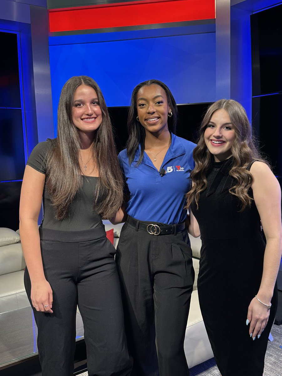 NHSTexans's tweet image. So awesome to have NBC5 Meteorologist and NHS Alumni, Ryann Jones, in our NHSTV studio today! #Flagship #partoftheshippartofthecrew #OnceATexanAlwaysATexan