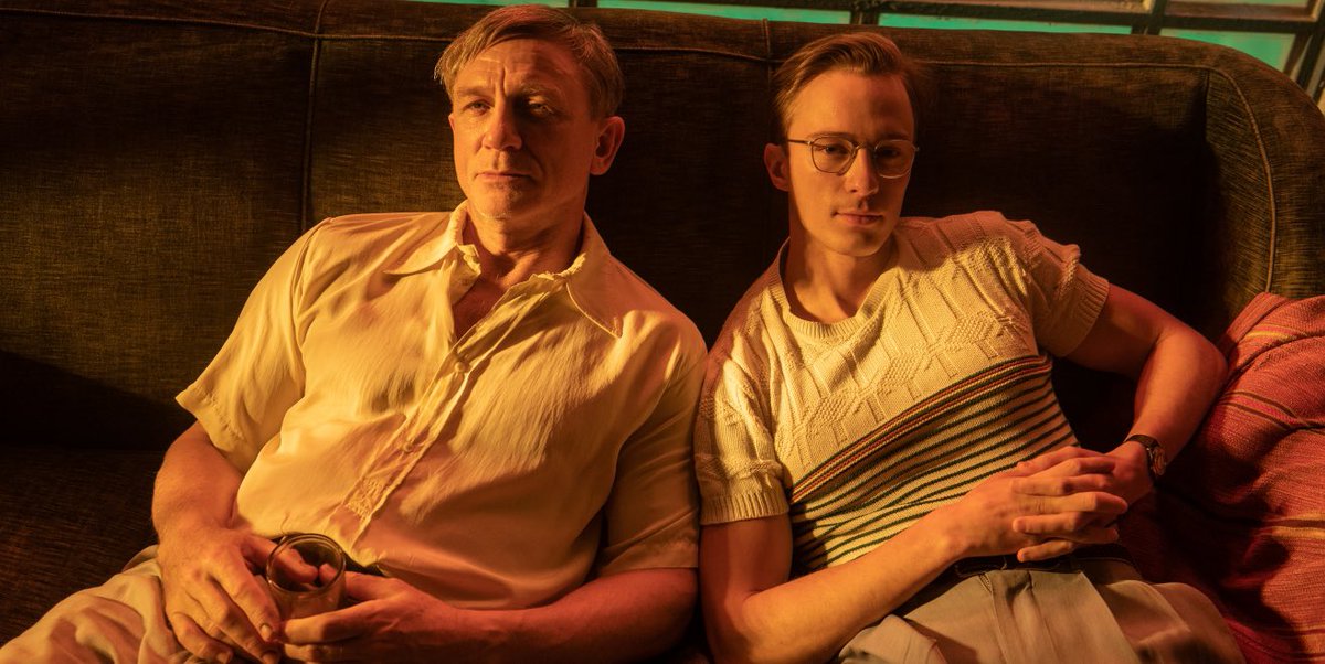 Nova imagem de Daniel Craig ao lado de Drew Starkey durante as filmagens do filme “QUEER”, de Luca Guadagnino.