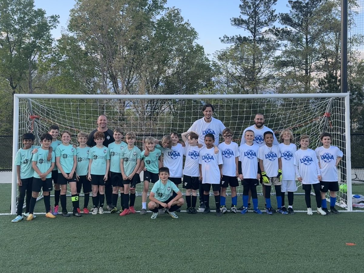 cloverelitefc's tweet photo. Big shoutout to CEFC 2015 Navy Boys and 2015 Lake Wylie Elite for a great scrimmage tonight full of heart and hustle! Huge thanks to all the players, coaches, and fans who showed up and showed support! 🍀⚽️💪🏻 https://t.co/vQwys57G3y