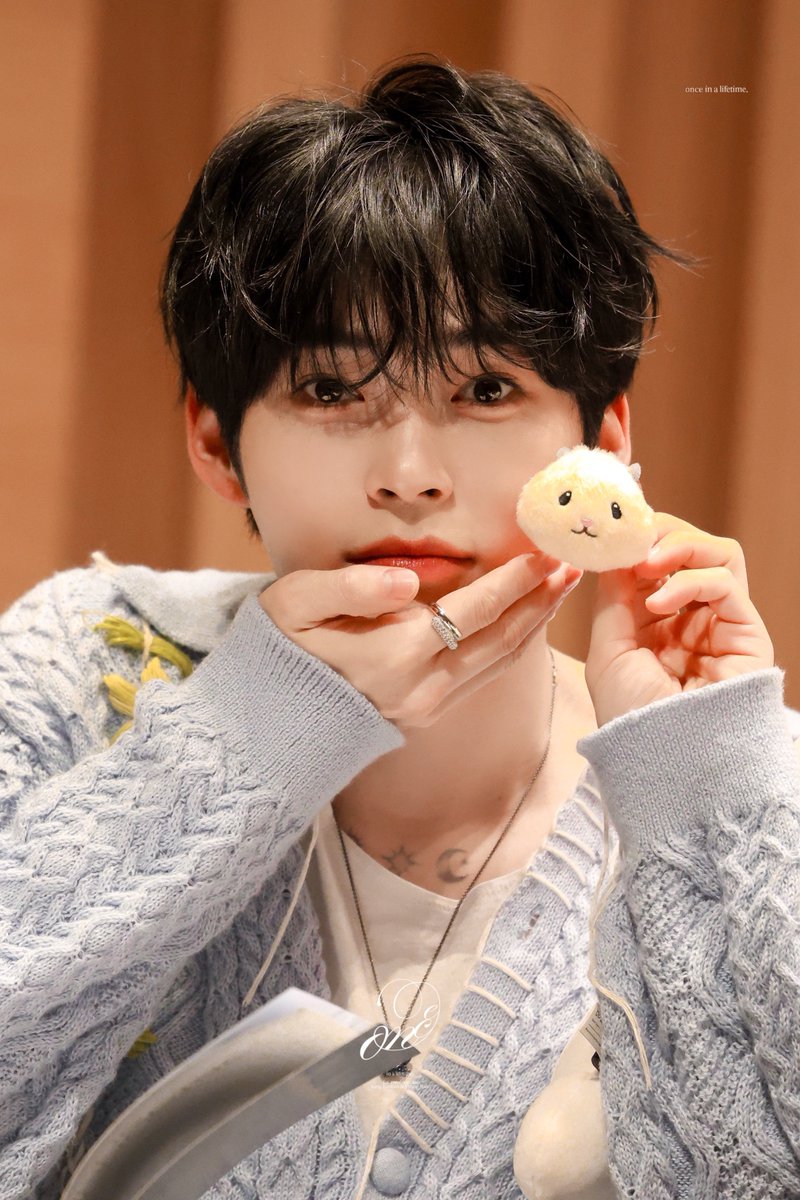 once_420's tweet photo. 250323 팬싸

오늘은 세계 햄스터의 날이니까 🐹ദി(˵ •̀ ᴗ - ˵ )

#성한빈 #SUNGHANBIN #ソンハンビン #成韩彬 https://t.co/K1N03ujQ69