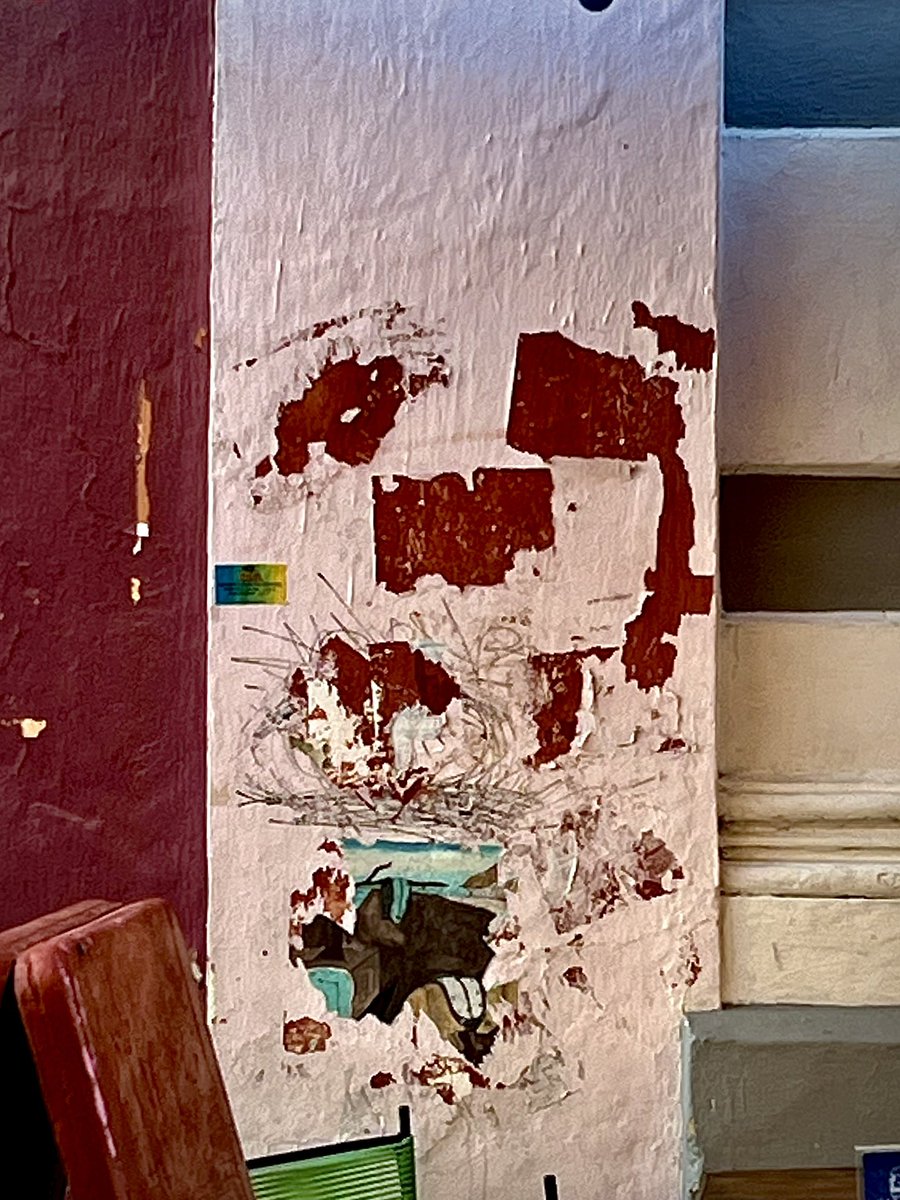 arwyn_official's tweet image. Persistence. #streetart #portals 🐸🫂⏱️