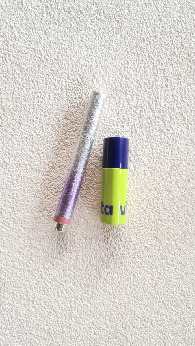 skinlovelies's tweet photo. Resep plumpy ombre lips👄

• Base nya aku pakai somethinc ceraplump shade coquette. 
• Inner nya aku pakai tavi lip glide shade ceylon.

Keduanya samasama gak bikin kering bibir. Untuk ceraplump gak ada stain nya, kalau tavi ada stainnya. #ShasaLoveliesReview https://t.co/fe6hPrcyQm