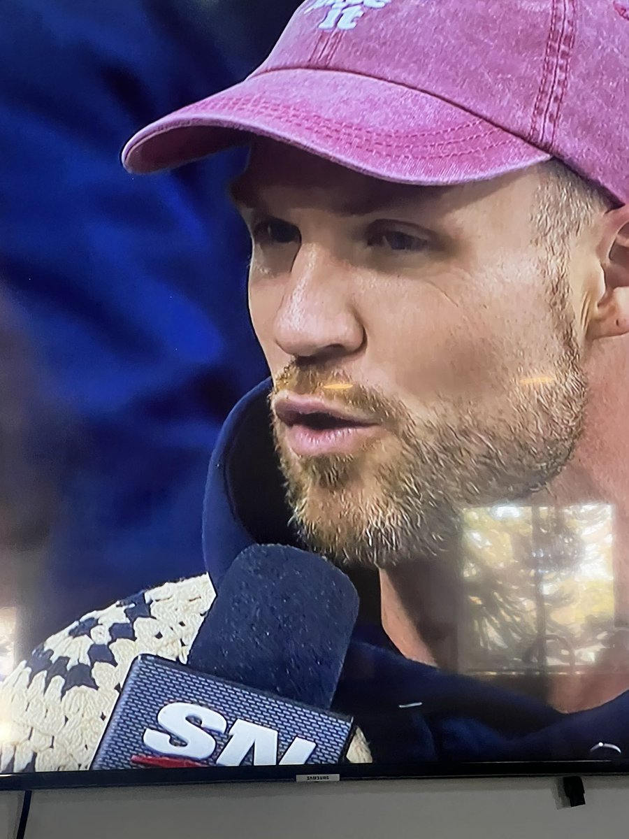 Elaine Dagg-Jackson (@edaggjackson) on Twitter photo Awesome interview <a href="/Devin_Heroux/">Devin Heroux</a> ! Nice to see you on the other side of the 🎤  <a href="/Sportsnet/">Sportsnet</a> Awesome interview <a href="/Devin_Heroux/">Devin Heroux</a> ! Nice to see you on the other side of the 🎤  <a href="/Sportsnet/">Sportsnet</a>