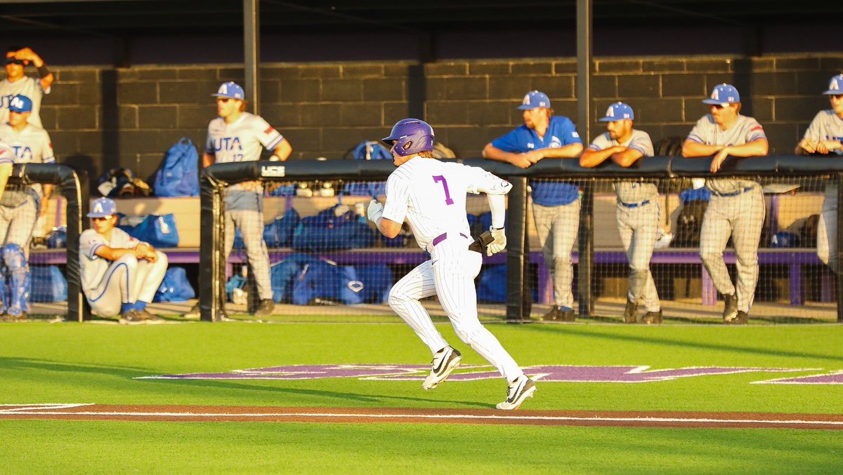 TarletonBase's tweet image. Tyson makes a great effort to tie the game up at 2-2!🤩