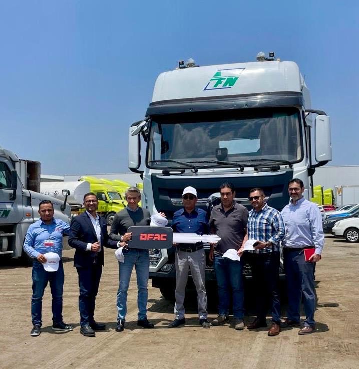 MagazzineTransp's tweet photo. 🚚Grupo AFN suma a su flota el tractocamión #Junfeng H49 - TA de @DFACDongfengMx , reforzando su visión de transporte eficiente e innovación en logística.
¡Impulsando el cambio en cada ruta!

#DFAC #JunfengH #Dongfeng #TransporteEficiente #MovilidadSostenible #InnovaciónEnRuta https://t.co/4D5LzFt5Ip
