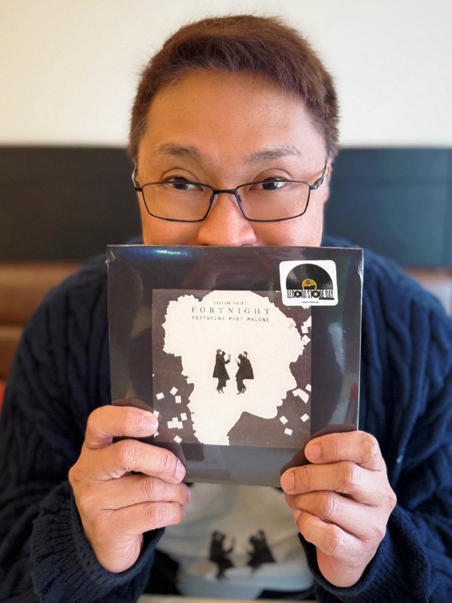 IStanTS13's tweet photo. It’s been a long time coming, but the wait — and the line — was absolutely worth it for @gracieabrams and @taylorswift13 . Happy RSD25! @taylornation13 
#RSD2025 #rsd25au #thescretofus #TSfortnight https://t.co/bPtHYeCkOj