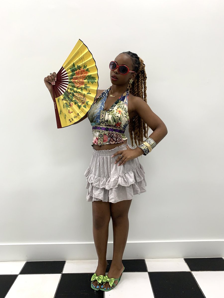 numba1starrr's tweet image. Goddess of the earth