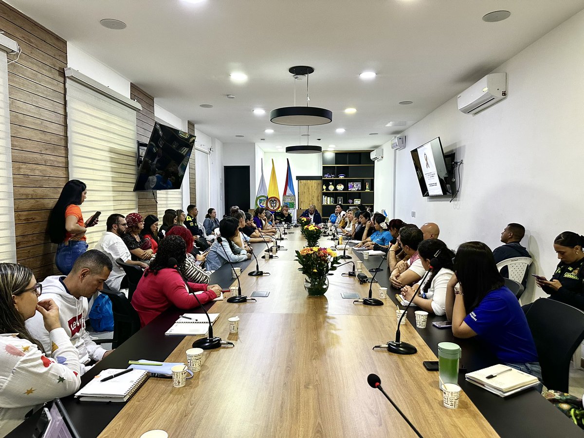 Participamos en la Mesa Extraordinaria de Erradicación de Violencias 🙌🏼

En respuesta a los lamentables hechos que rodean el caso de Sara Millerey, desde la Personería de Bello hicimos parte activa de este espacio interinstitucional, reafirmando nuestro compromiso con la verdad.