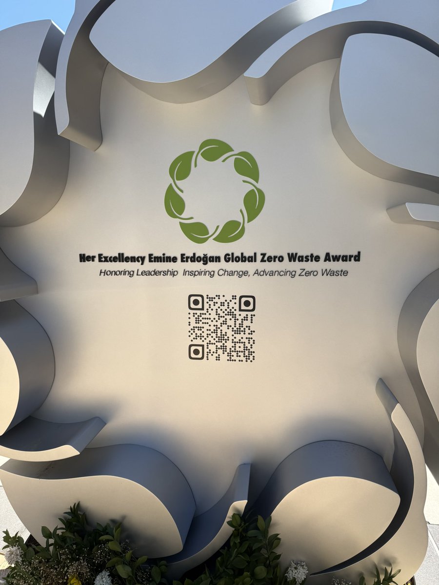 Birleşmiş Milletler Binanın  önünde söyle bir tabela var:

#EmineErdogan #Türkiye #Erdogan