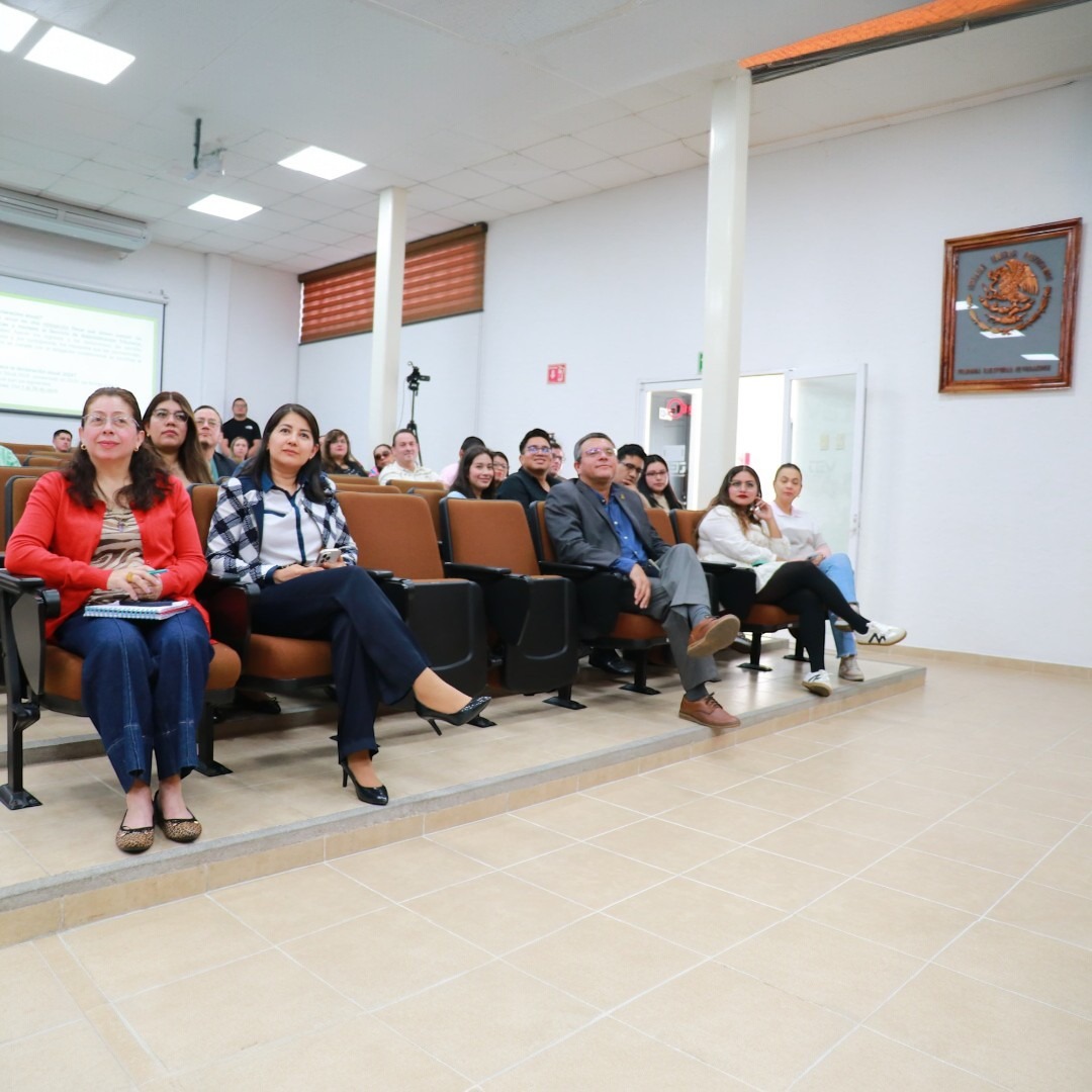 TEVeracruz's tweet photo. #Hoy se impartió la plática “Declaración Anual 2024 personas físicas” impartida por especialistas del Colegio de Contadores Públicos de Xalapa A.C., dirigida al funcionariado del #TEV. https://t.co/EF0u9YgdGH