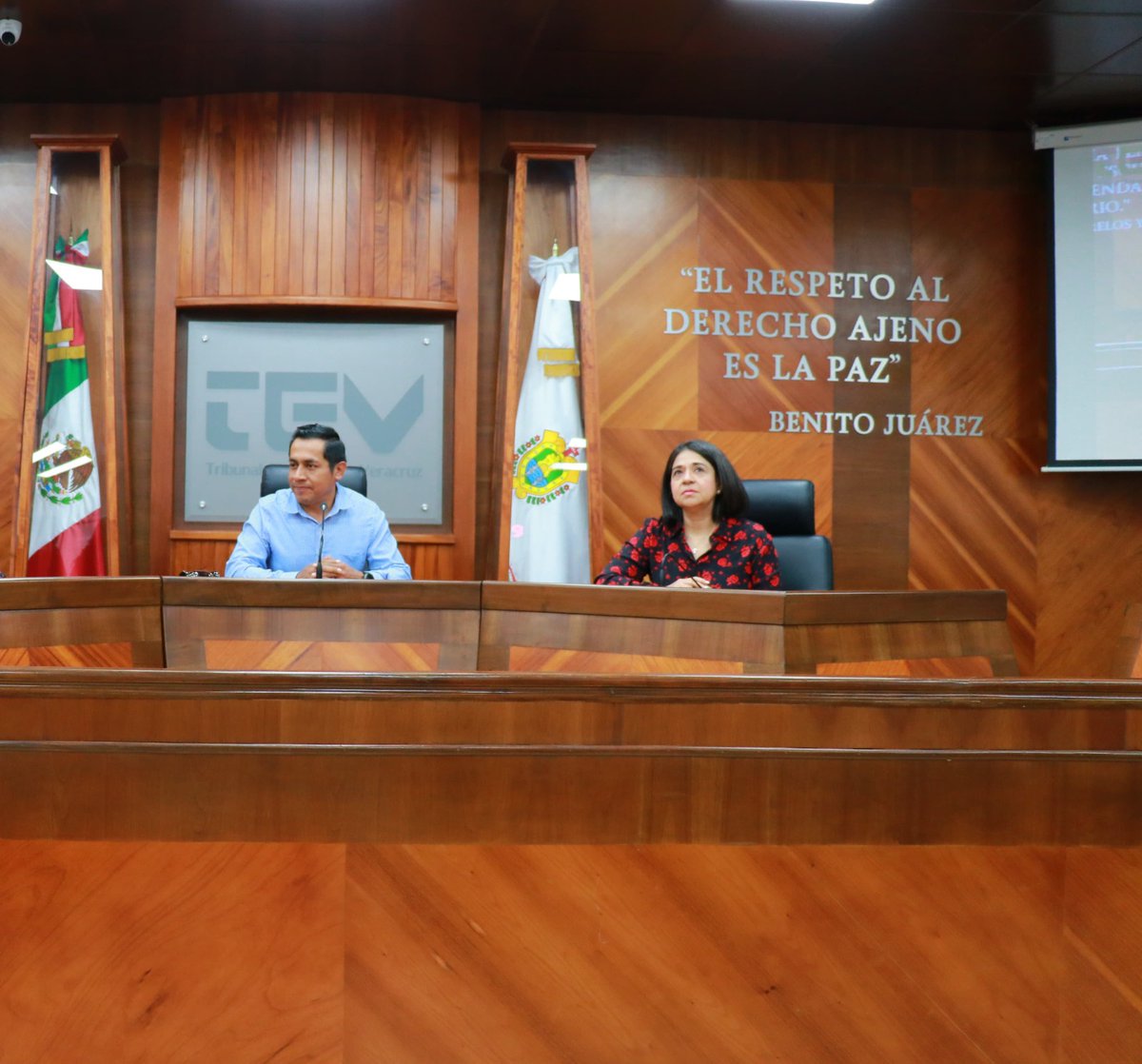 TEVeracruz's tweet photo. #Hoy se impartió la plática “Declaración Anual 2024 personas físicas” impartida por especialistas del Colegio de Contadores Públicos de Xalapa A.C., dirigida al funcionariado del #TEV. https://t.co/EF0u9YgdGH