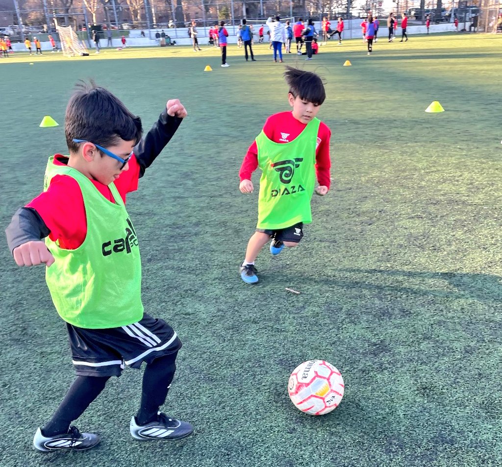 DV7Soccer's tweet photo. 🇺🇸🗽 Creating a strong community through the beautiful game! ⚽💪🏼 #spring25

𝗙𝗥𝗘𝗘 SOCCER PROGRAM | PROGRAMA DE FÚTBOL 𝗚𝗥𝗔𝗧𝗨𝗜𝗧𝗢 @DV7soccer_NY &amp; @HispanicFed sponsored by @CMFranciscoMoya

#cmfranciscomoya #cmdistrict21
#hispanicfederation 
#DV7Academy #DV7Group https://t.co/f0PxrvS8dX