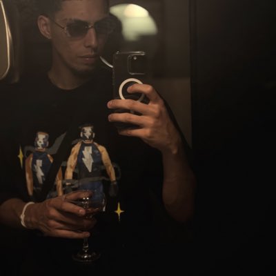 DILEQUEFUEROLA's tweet photo. #NuevaFotoDePerfil😴 https://t.co/5ssoDgi46F
