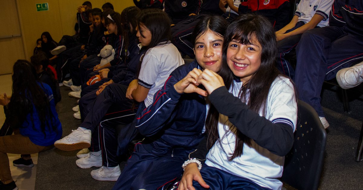 ✌🏻En conjunto con la <a href="/ALCtunjuelito/">Alcaldía Tunjuelito</a>, compartimos con estudiantes de la localidad espacios llenos de juego, diálogo y aprendizaje para aprender a resolver los conflictos desde el diálogo y la sana convivencia.

¡Tunjuelito avanza pacíficamente! 🫂