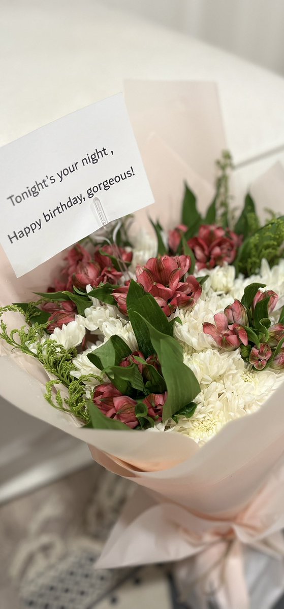 mariaam67_'s tweet photo. My night, my flowers 💓 https://t.co/Duc7tuXF4F