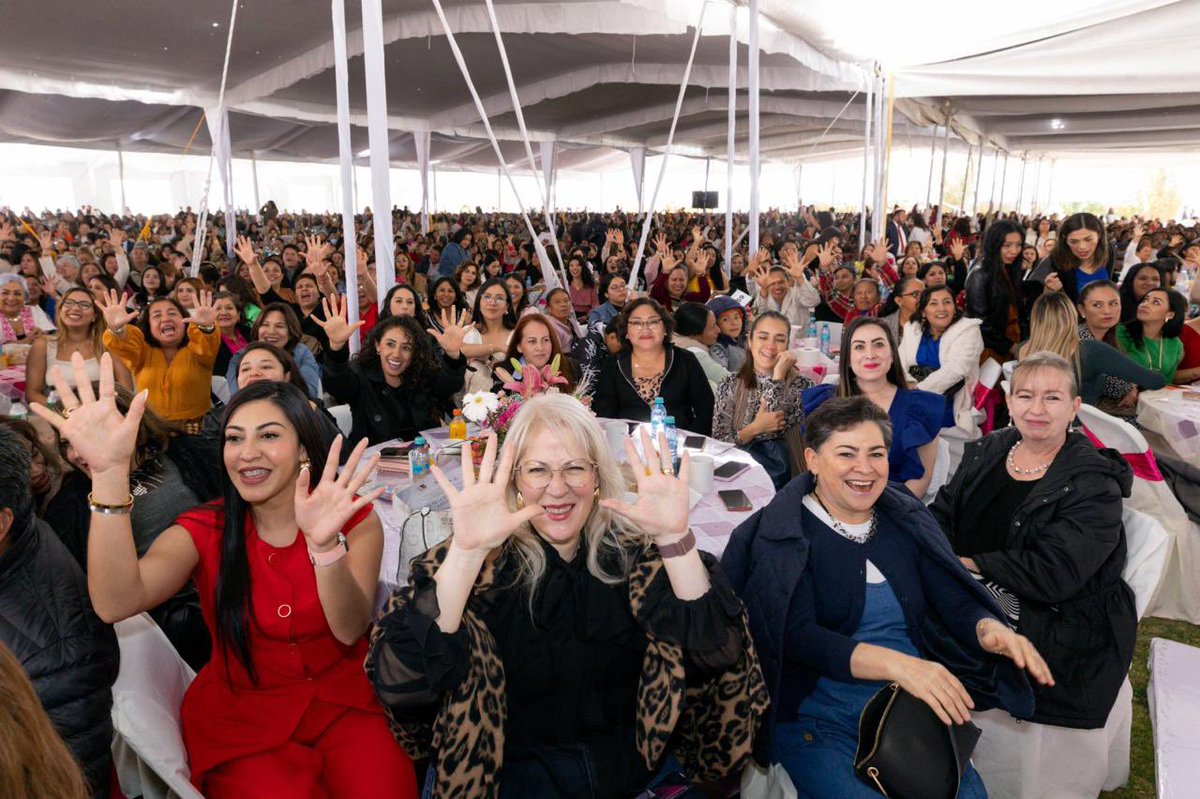 En el marco del Día de la Educadora y el Educador, el Srio. Gral. del #SNTE, Mtro. Alfonso Cepeda Salas, reconoció su vocación y entrega en la formación de los primeros hábitos escolares de los mexicanos. “Son motivo de orgullo nacional”, destacó en #Hidalgo.