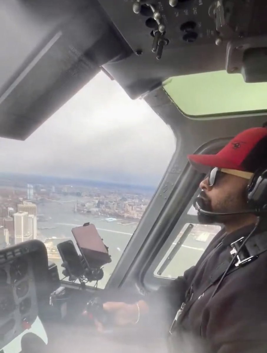 AngelTGSBr's tweet photo. RIP Descansem em paz, as 6 vítimas fatais da queda do helicóptero 🚁 ontem no Rio Hudson em NYC 🇺🇸 durante um vôo turístico panorâmico! 
🙏🏻🥹🥹🥹 https://t.co/YGlmiqoyo4