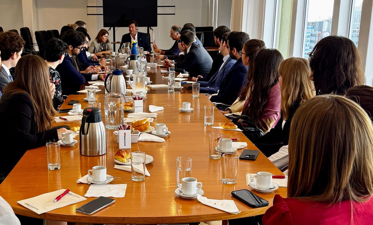 Visita de los becarios de 2do año del ISEN al Instituto de Promoción de la Carne Vacuna Argentina (IPCVA)