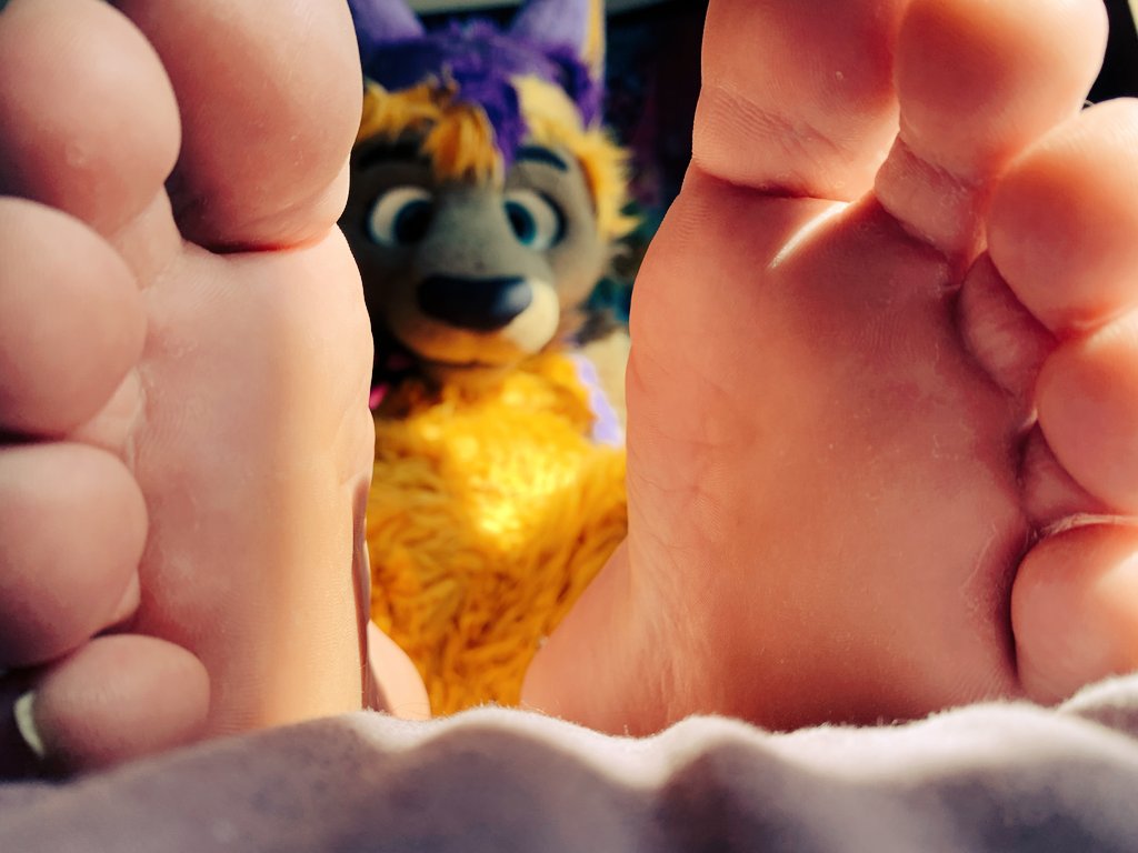 My feet are kinda big, and so am I 😏