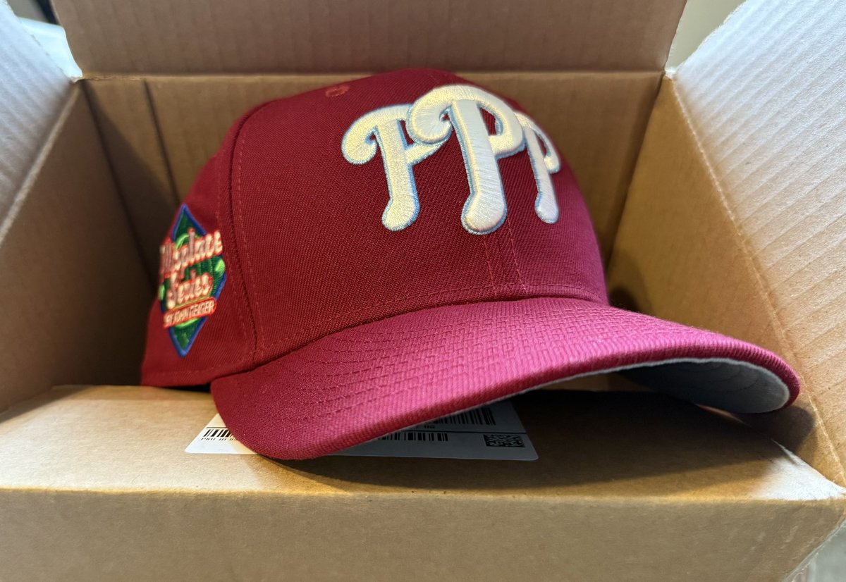 mjustin24's tweet image. My @JohnGeiger_ hat came in today. Even better than expected. Now just need those retro Phillies red/blue 004s to pair with it at the bank.