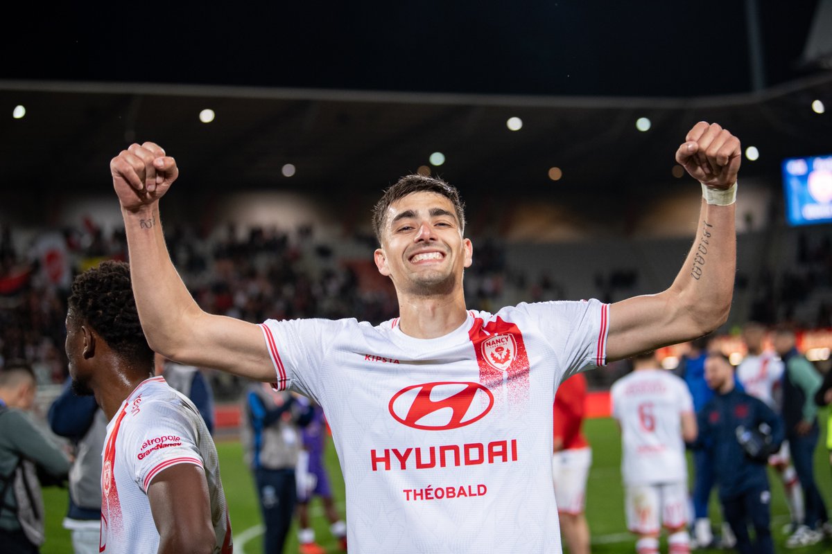 asnlofficiel's tweet photo. Elle fait du bien celle-là ! 🤩🔴⚪️
#ASNLLBC I #NationalFFF