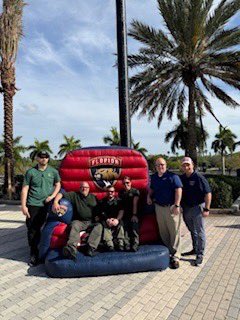 browardsheriff's tweet photo. Meet Deputy David Faccini who’s made it his mission to protect our streets—one DUI arrest at a time. With over 5,500 arrests, Deputy Faccini was honored for his outstanding career and dedication to public safety. 👏🚔
#BSOproud #TeamBSO #ThankYouForYourService https://t.co/Ff4AAE3YSJ