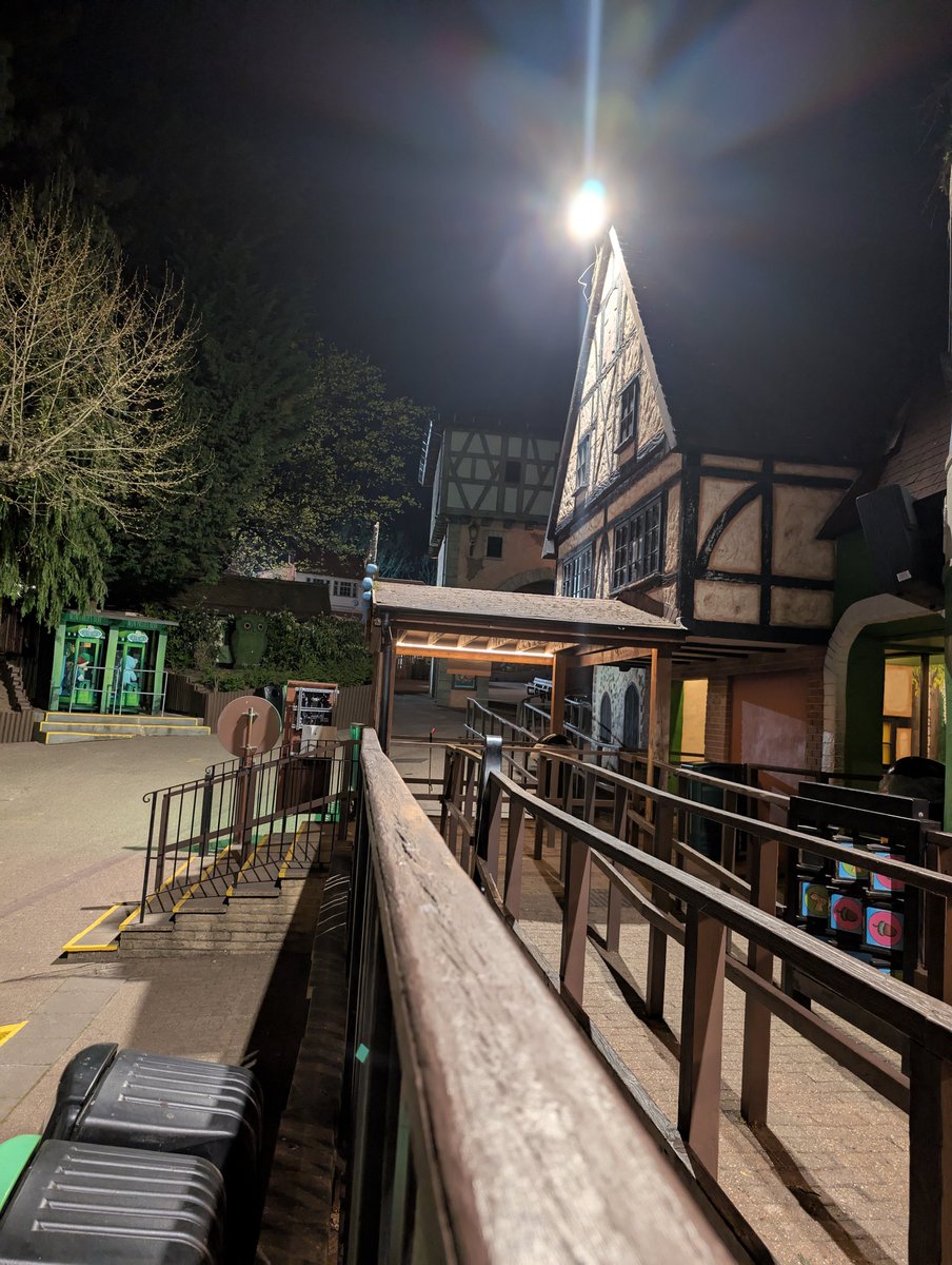ChessingtonBuzz's tweet photo. Final part of the tour shortly... Tomb Blaster
Just finished lift hill and tunnel in an eerie empty park
Definitely getting our value for money tonight
#Vampire35
#VIPExperienceBTS https://t.co/oAS17pIDlC
